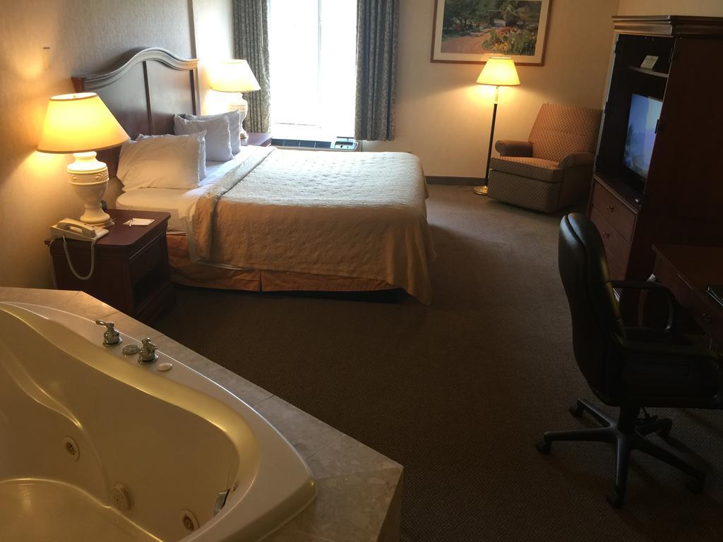Quality & Hotel Danville